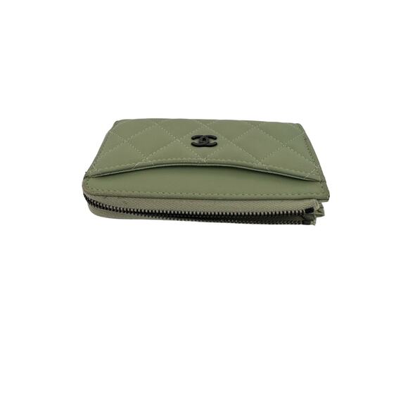 Chanel Quilted Lambskin Zip Coin Purse in Sage Green with Black CC Logo - Picture 3 of 6